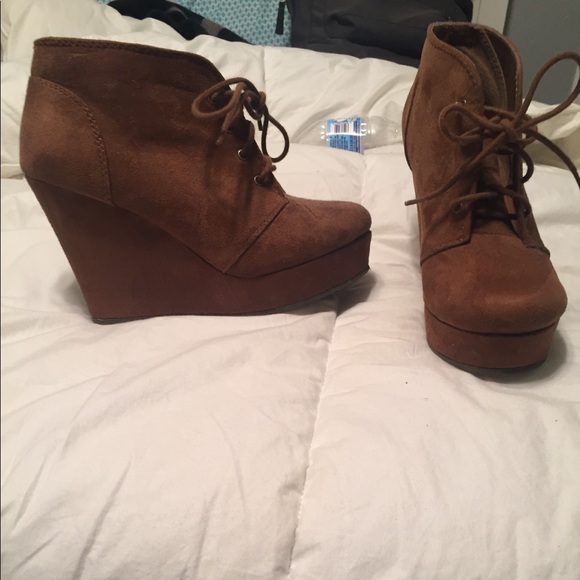 Shi by JOURNEYS Shoes - Size 9 shi booties Shi by JOURNEYS Shoes - Size 9 shi booties